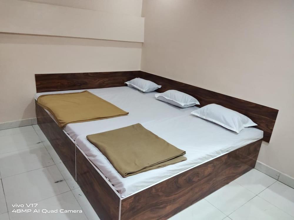 Sai Ganesh Guest House Shirdi Exteriör bild
