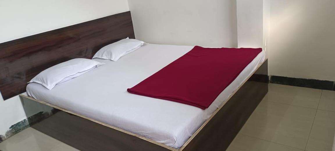 Sai Ganesh Guest House Shirdi Exteriör bild
